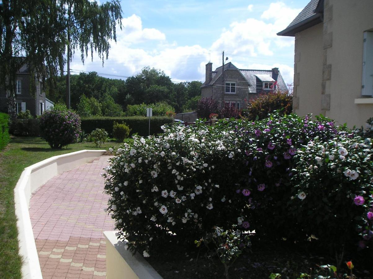 Les Hortensias Saint-Pierre-de-Plesguen Extérieur photo